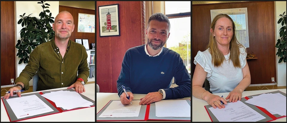 Thomas Bo Jensen, formand for Glostrup Lærerforening. Anna Højlund, næstformand for Glostrup Lærerforening og borgmester Kasper Damsgaard underskriver lønaftale for Glostrups lærere
